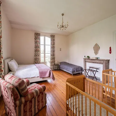 Villa Adjoining A Chateau Pouru-Saint-Remy