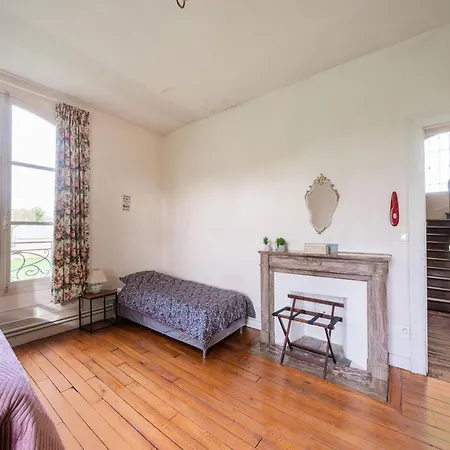 Villa Adjoining A Chateau Pouru-Saint-Remy