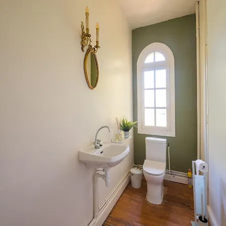 Adjoining A Chateau Pouru-Saint-Remy