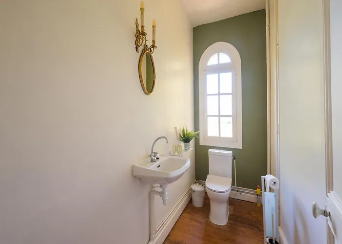 Adjoining A Chateau Pouru-Saint-Remy